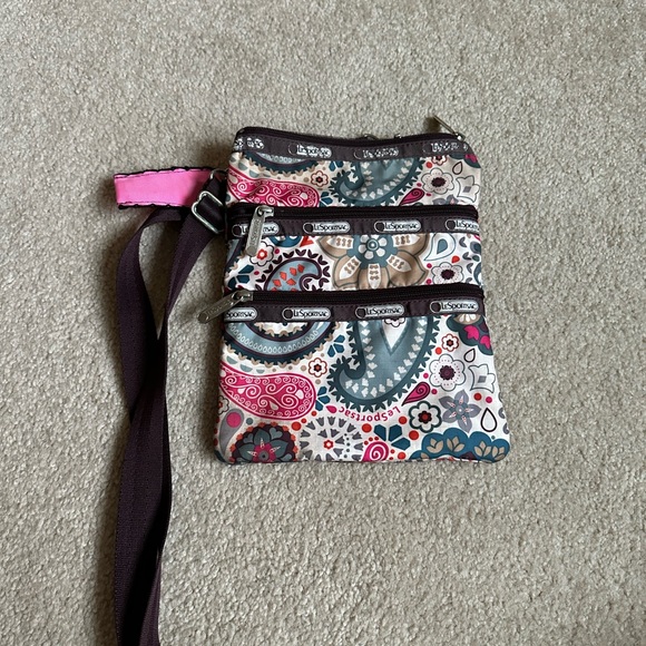 Lesportsac Bags Lesportsac Crossbody Bag Poshmark